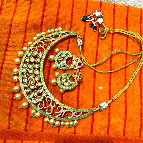 Indian Bollywood jewelry - Picture 2 of 5